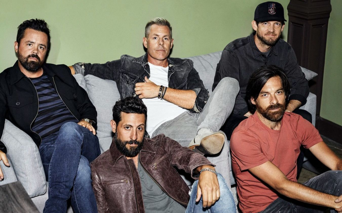 Old Dominion: Band Behind The Curtain Tour